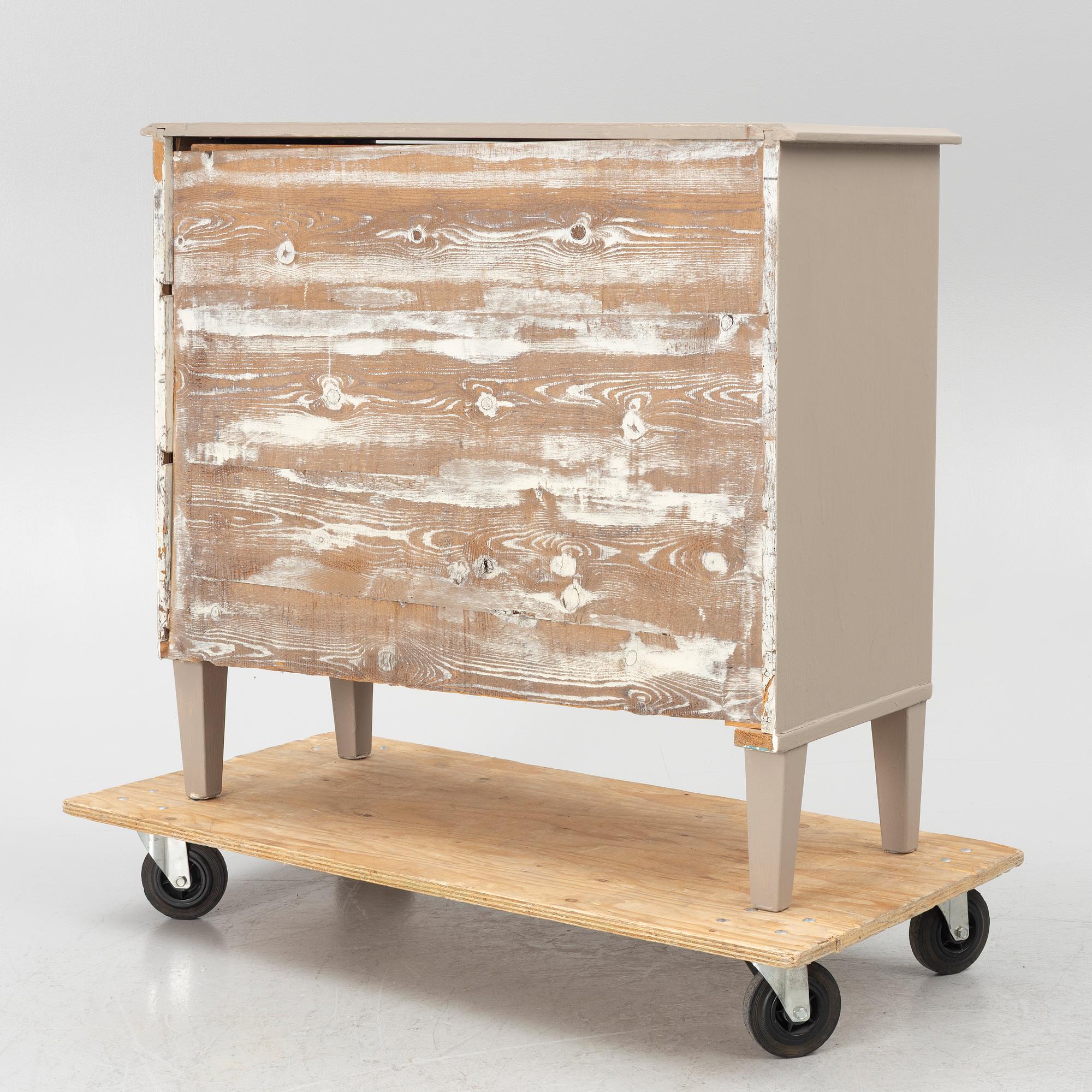 Chest of drawers, early 20th century.