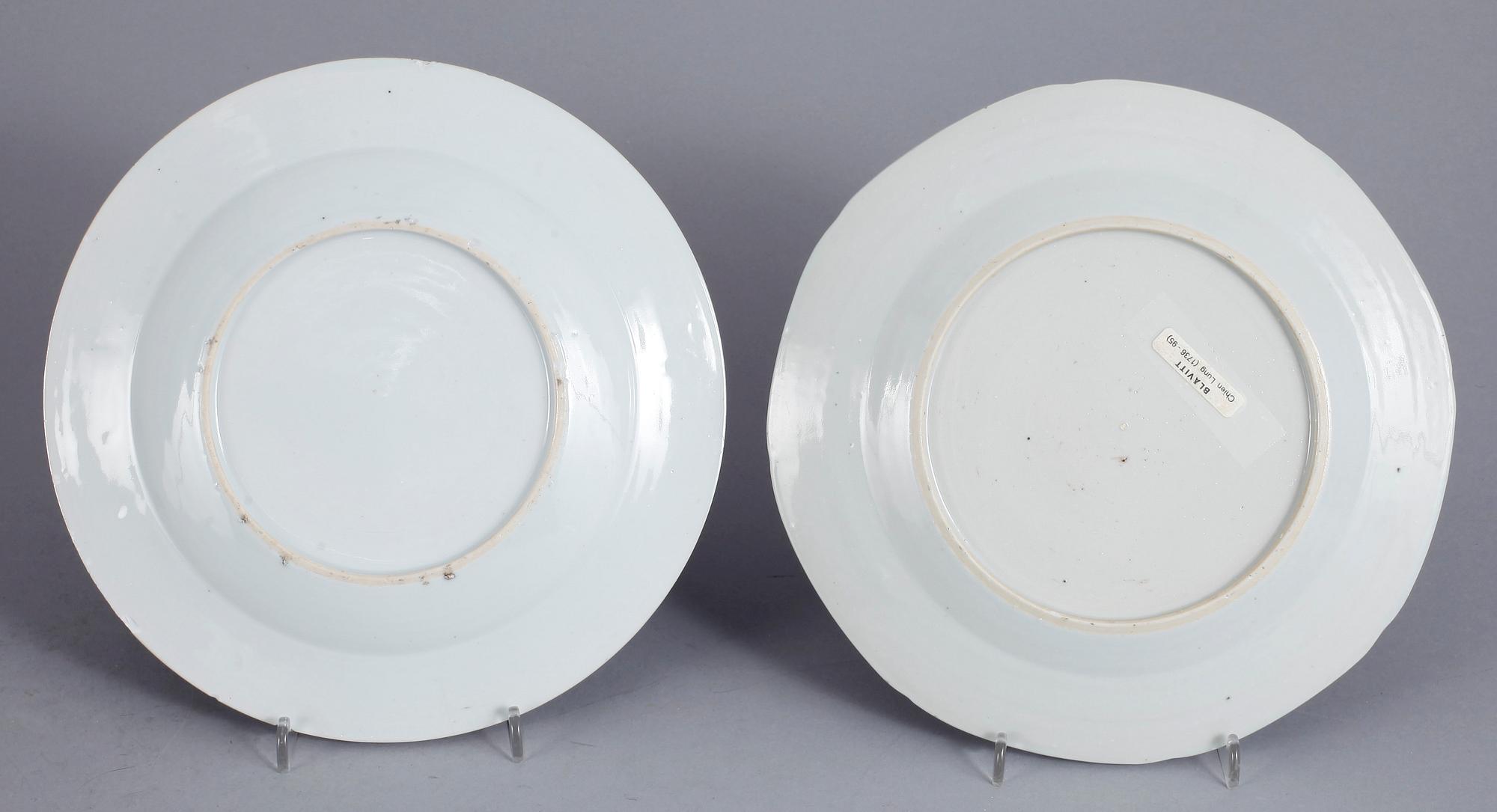 TALLRIKAR 2 st SAMT SKÅLFAT, porslin, Qianlong, Kina 1700-tal.