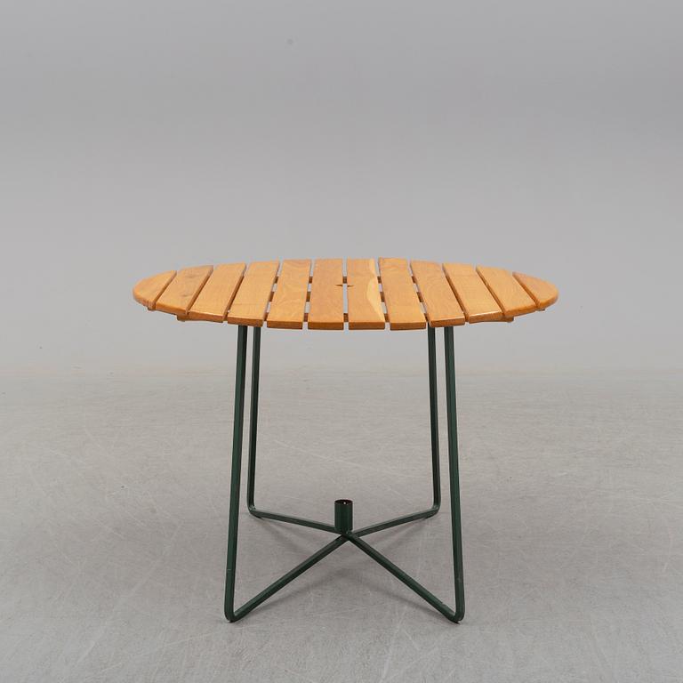 A set of five chairs and a table, Grythyttan, manufactured between 1954 and 1962.