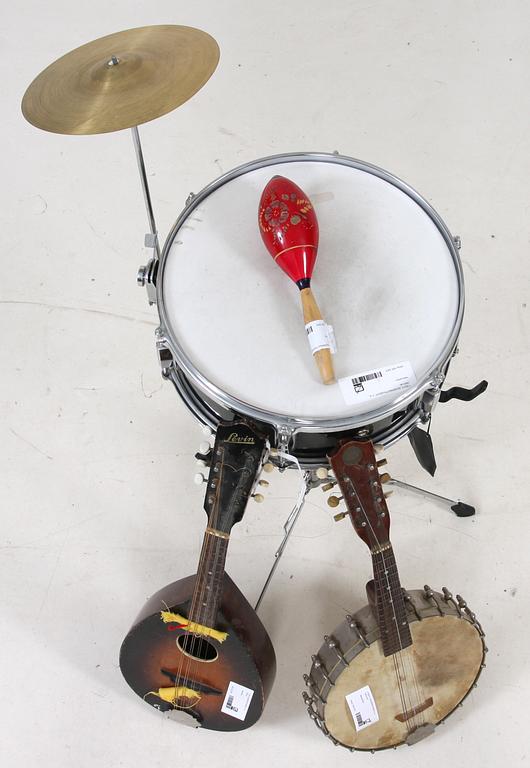 MUSIKINSTRUMENT, 4 st, 1900-tal.