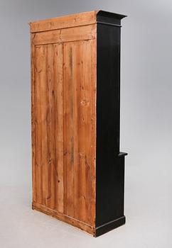 BOKSKÅP, sent 1800-tal.