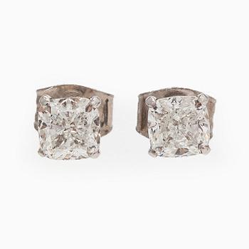 Earrings, brilliant cut diamonds totalling 1.48 ct, 14K white gold.
