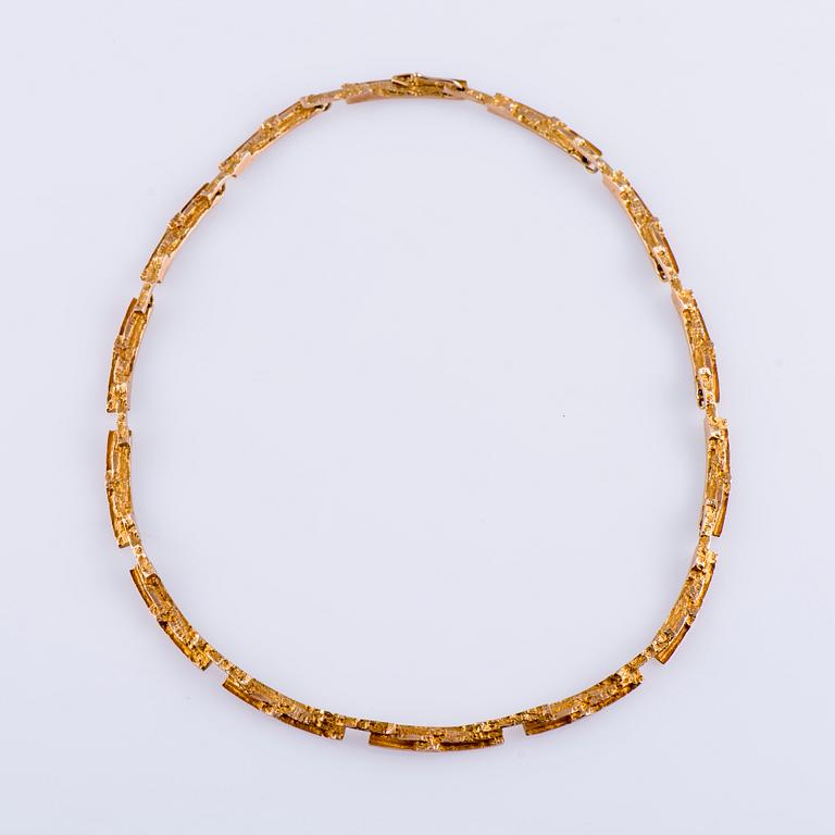 KAULAKORU, 14K kultaa. "Tundra", Björn Weckström. Paino n. 31,0 g.