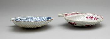 SMÖRSNÄCKOR, 2 st, porslin, Kina, 1700-tal.