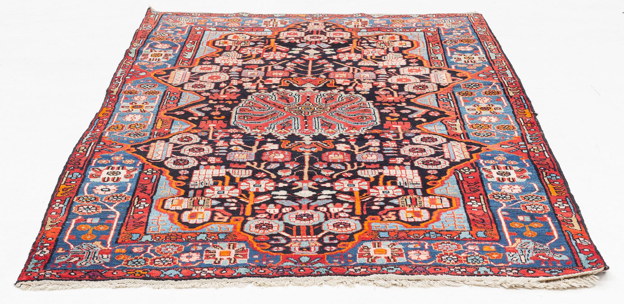 Rug, oriental, circa 224 x 137 cm.
