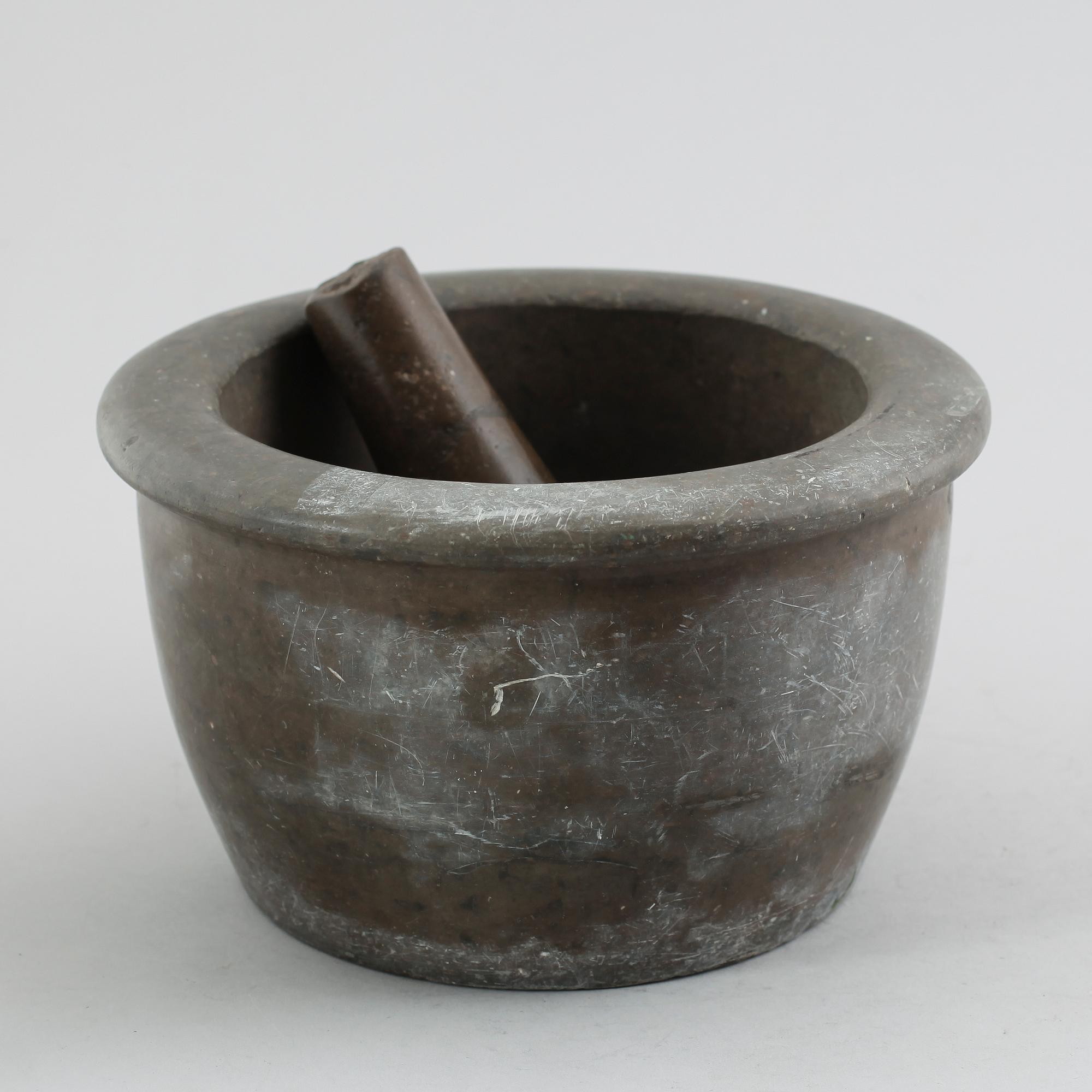 MORTEL OCH STÖT, kalksten, 1800-tal.