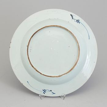 A blue and white dish, Qing dynasty, early 18th Century.