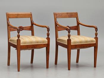 KARMSTOLAR, ett par. Karl Johanstil, 1900-talets början.
