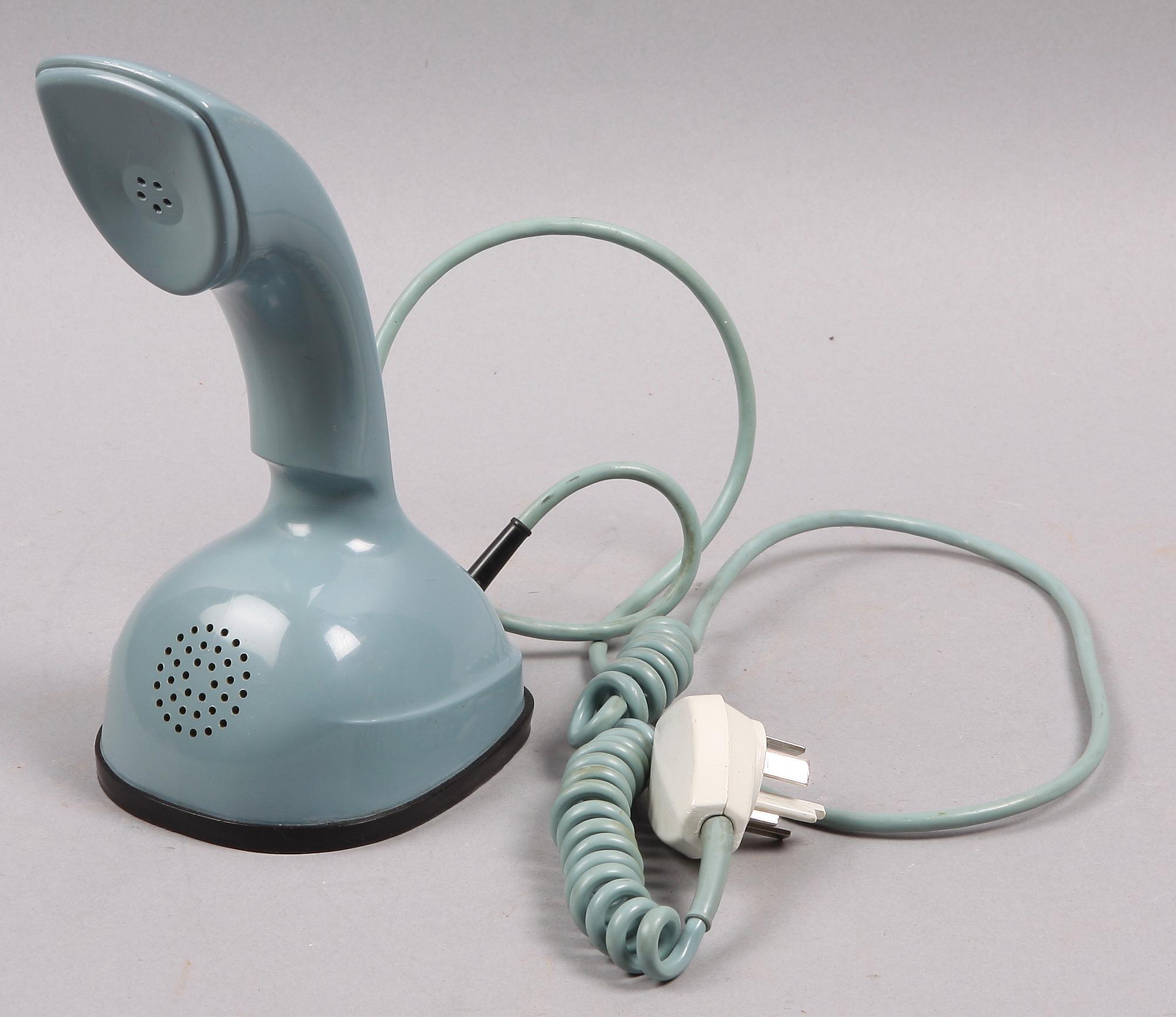 TELEFON. "Ericofonen", s.k. Kobra. Formgiven av Blomberg, Lysell och Thames. 1953-1954.