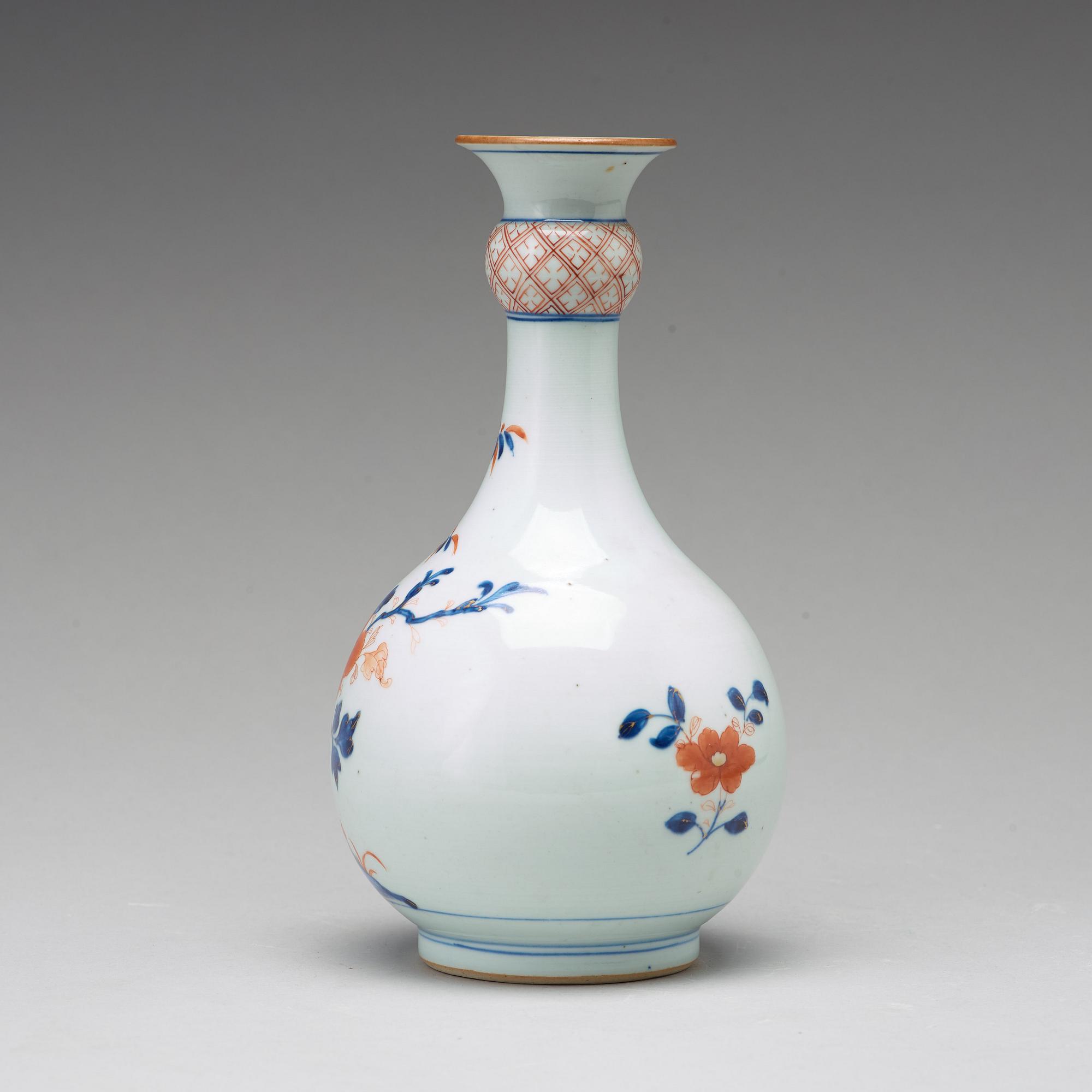 VAS, porslin. Qingdynastin, Kangxi (1662-1722).
