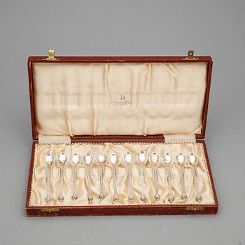 PARTI SILVER, 16 delar, bland annat Gewe Silvervarufabriken, Malmö, 1900-talets första hälft. Vikt ca 320 gram.