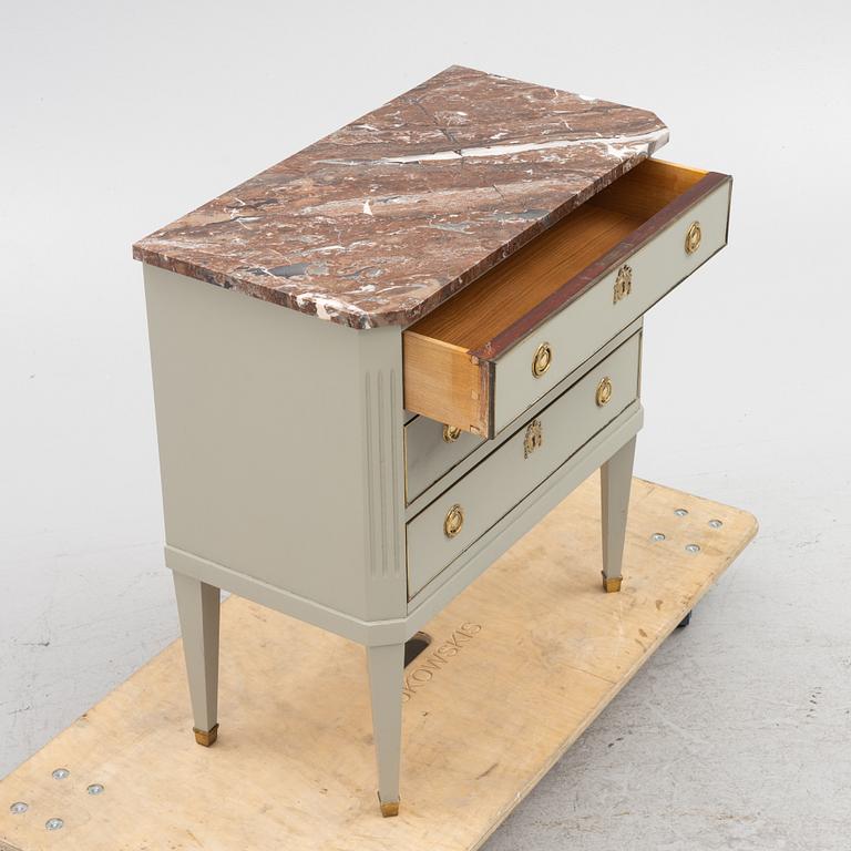 Chest of drawers, Gustavian style, 20th century.