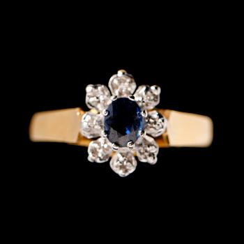 RING, 18 k guld/vitguld, safir samt diamanter.