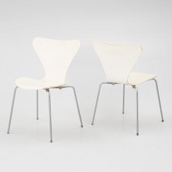 Arne Jacobsen, Four 'Series 7' chairs, Fritz Hansen Denmark 1970.