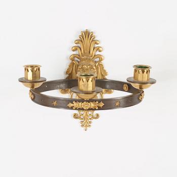 APPLIQUER, för tre ljus, ett par. Frankrike, 1800-talets början. Empire.