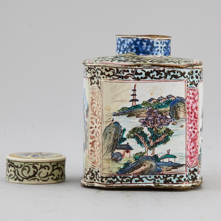 An enamelled caddy with cover and a dish, Qing dynasty, 18th century.