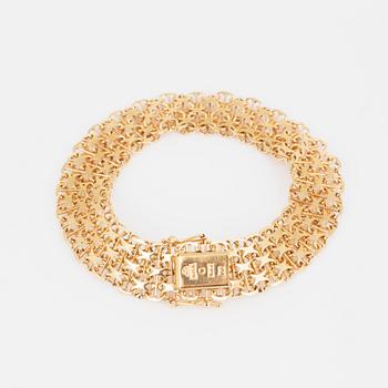 An 18k gold bracelet.