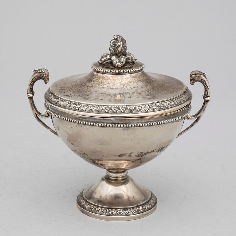 BONBONJÄR, silver, empirstil, GAB, Stockholm, 1914. Vikt ca 402 g.