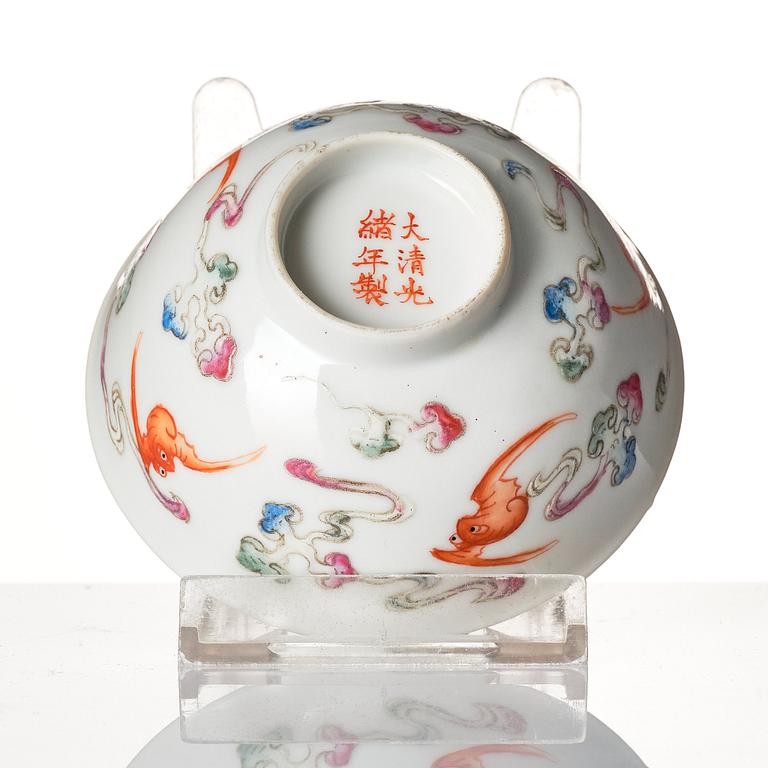 An elegant 'bat' cup, Qing dynasty, with Guangxu mark (1875-1908).