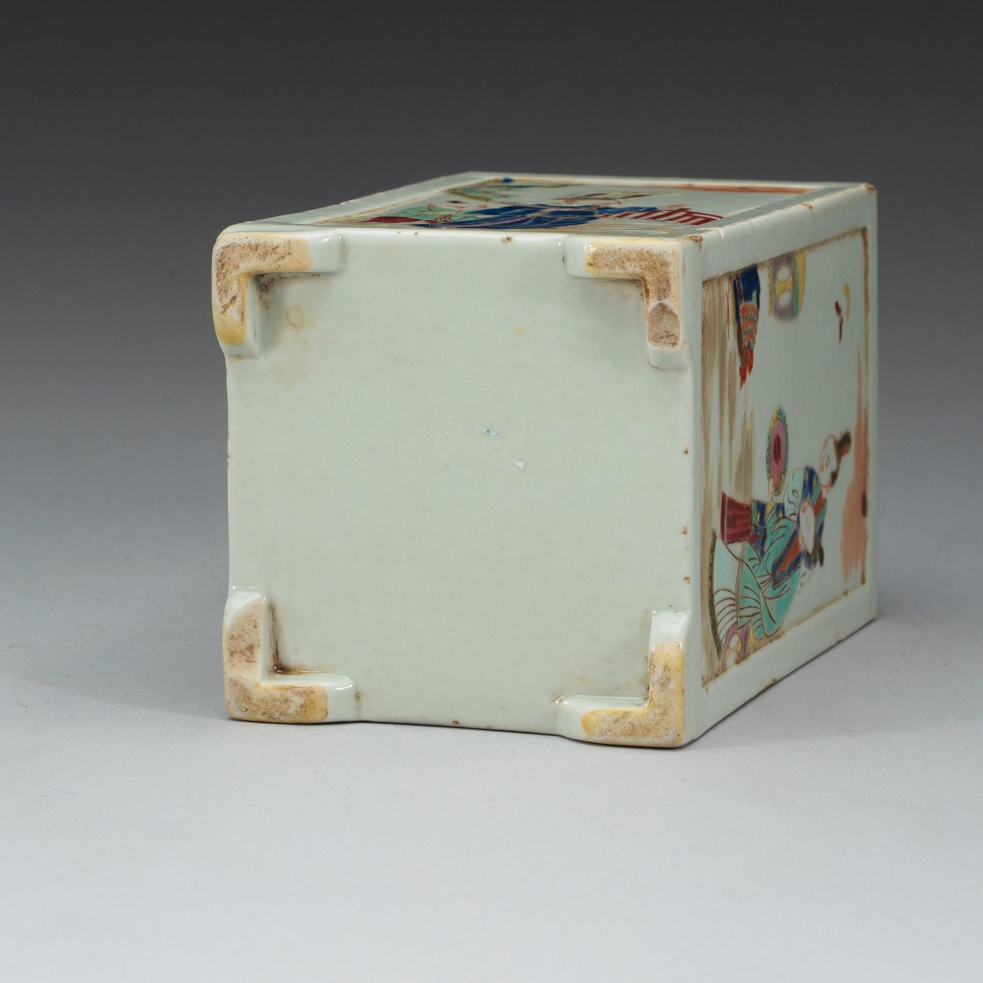 A famille rose brushpot, Qing dynasty (1644-1912).