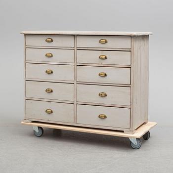 A chest of drawers from around year 1900.