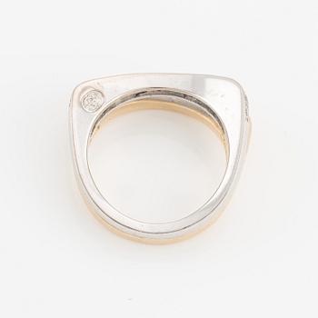 Ring, Engelbert, 18K guld och vitguld med briljantslipade diamanter.