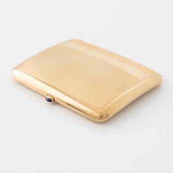 A 14 carat gold cigarette case.