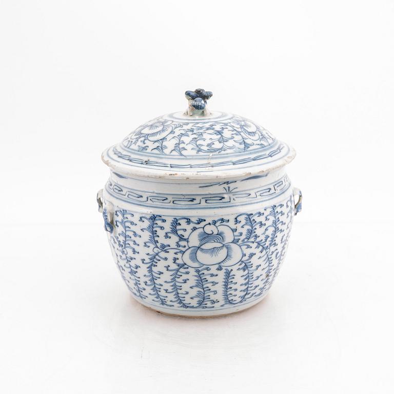 A Chinese porcelain bowl with lid 20th century.