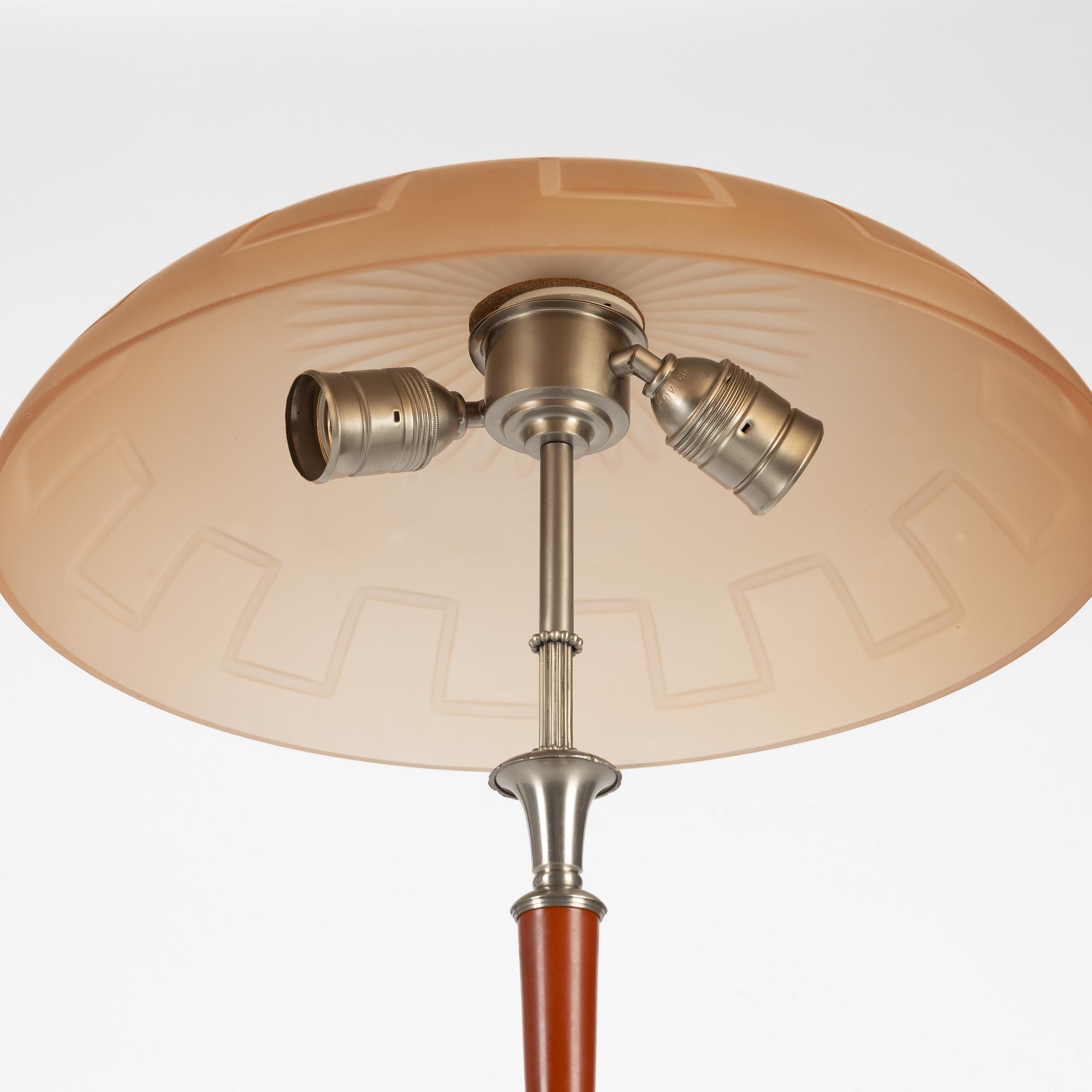 Harald Notini, bordslampa, modell "6944" med glasskärm modell "10050", Arvid Böhlmarks Lampfabrik, 1920-1930-tal.