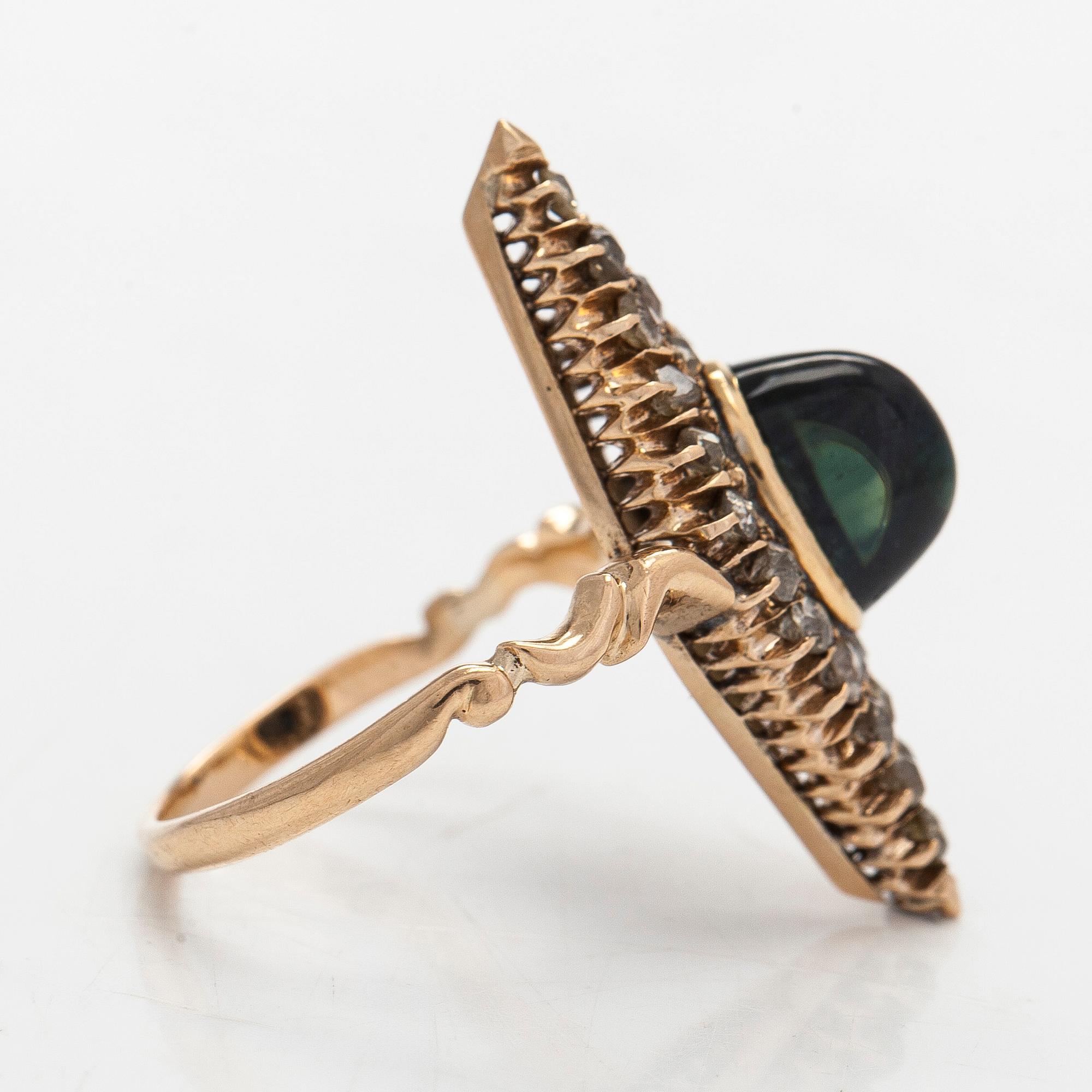 Ring in 14K gold, old-cut diamonds and a sapphire, cyrillic assay mark AP, Russia, around year 1900.