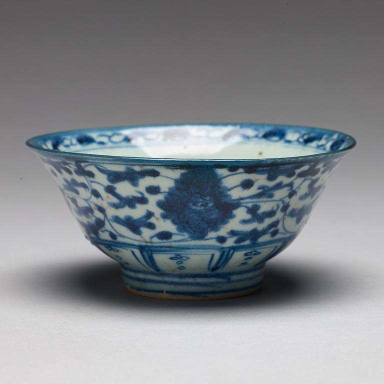 SKÅLAR, två stycken, porslin. Qingdynastin, 1800-tal.