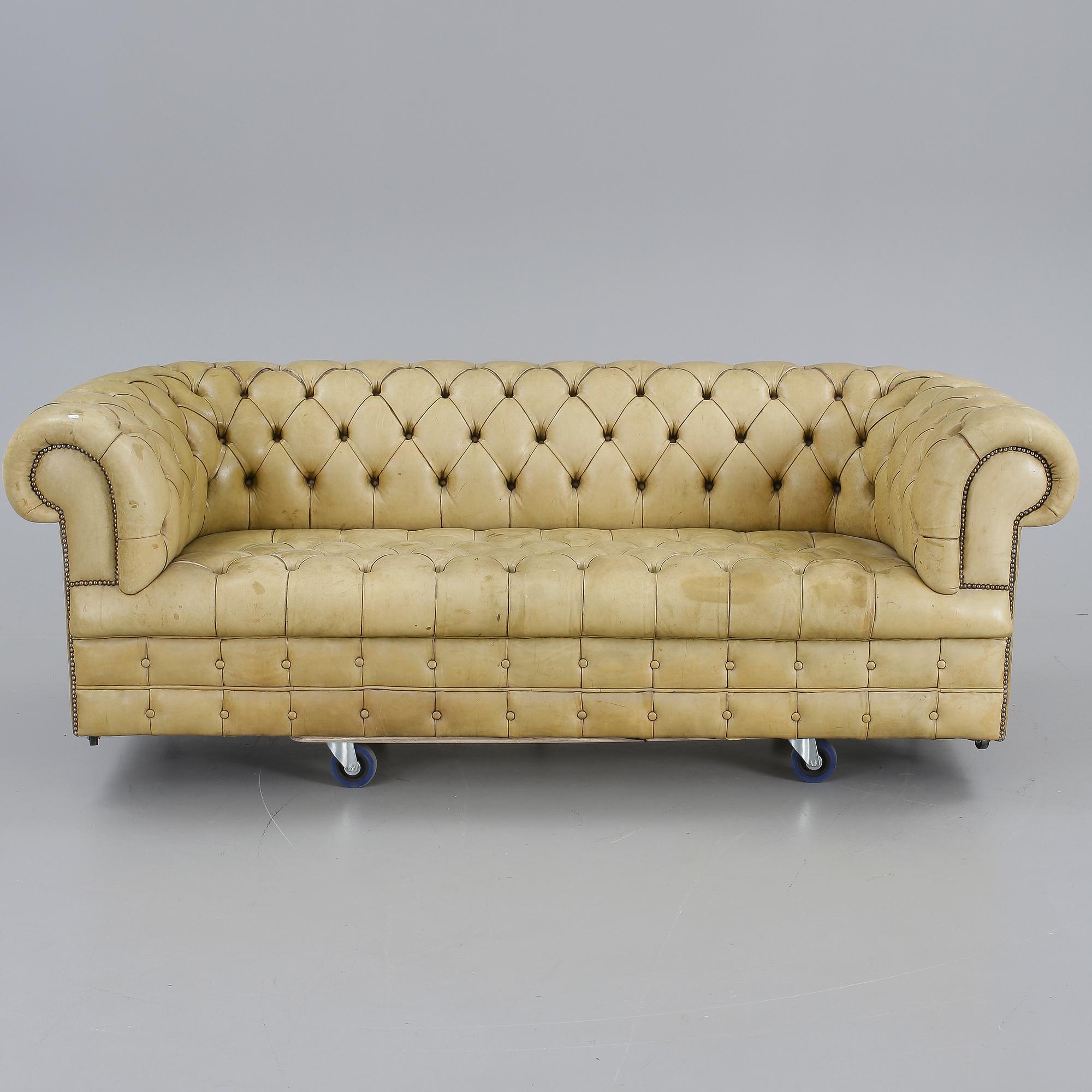 SOFFA, Chesterfieild-modell, 1900-talets andra hälft.