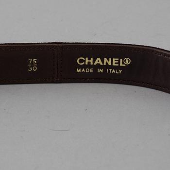 Choklad brown suede belt by Chanel.