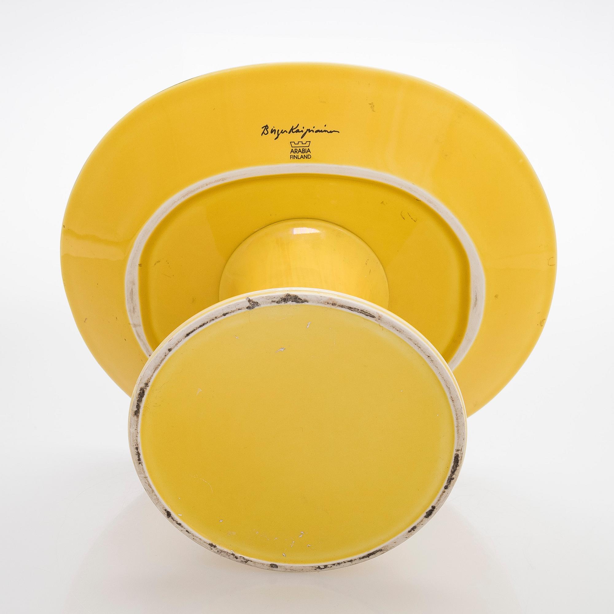 Birger Kaipiainen, a footed 'Florence´ ceramic dish, marked Birger Kaipiainen, Arabia Finland.