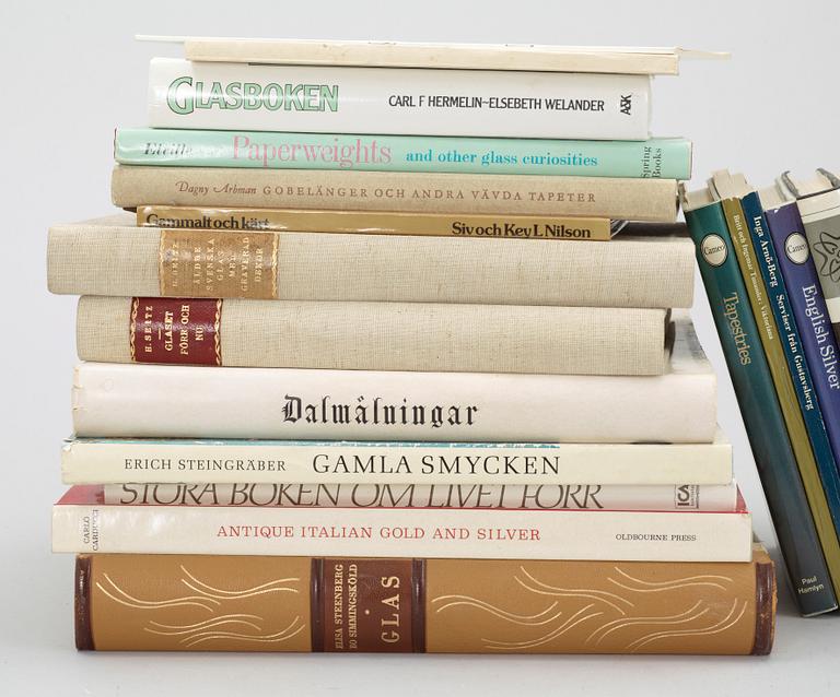 BOKPARTI OM KONSTHANTVERK, 22 vol+6 häften, bla "Gamla smycken" av Erich Steingräber, Stockholm 1957.