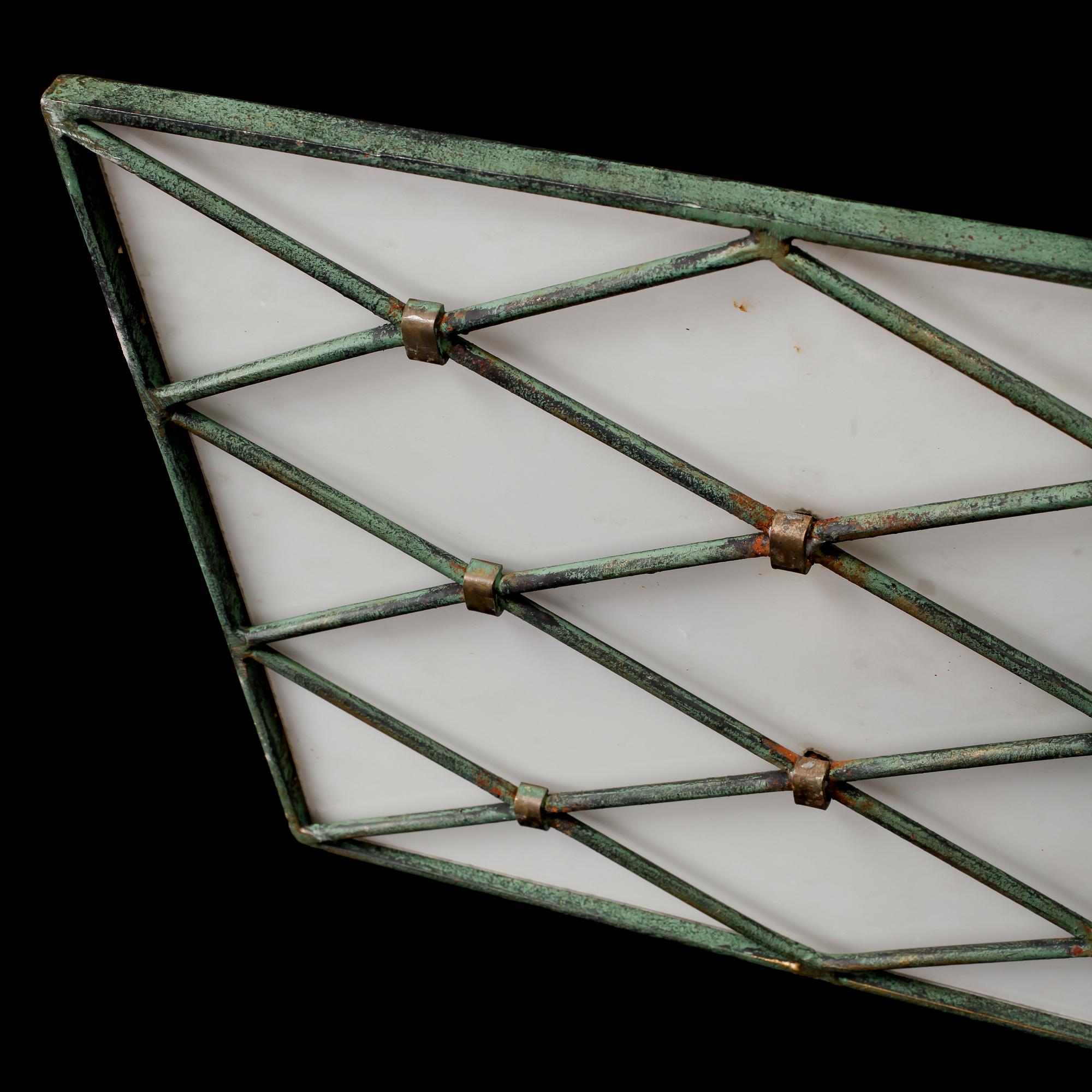 TAKPLAFOND, 1930-tal. Höjd ca 10 cm.