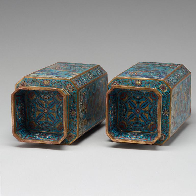 A pair of dragon and phoenix cloisonné vases , Qing dynasty with Qianlong four character mark.