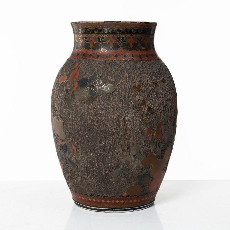 Vas, cloisonné på porslin, Japan, Meiji (1868-1912).
