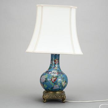 BORDSLAMPA, Kina, cloisonne och mässing, 1900-tal.