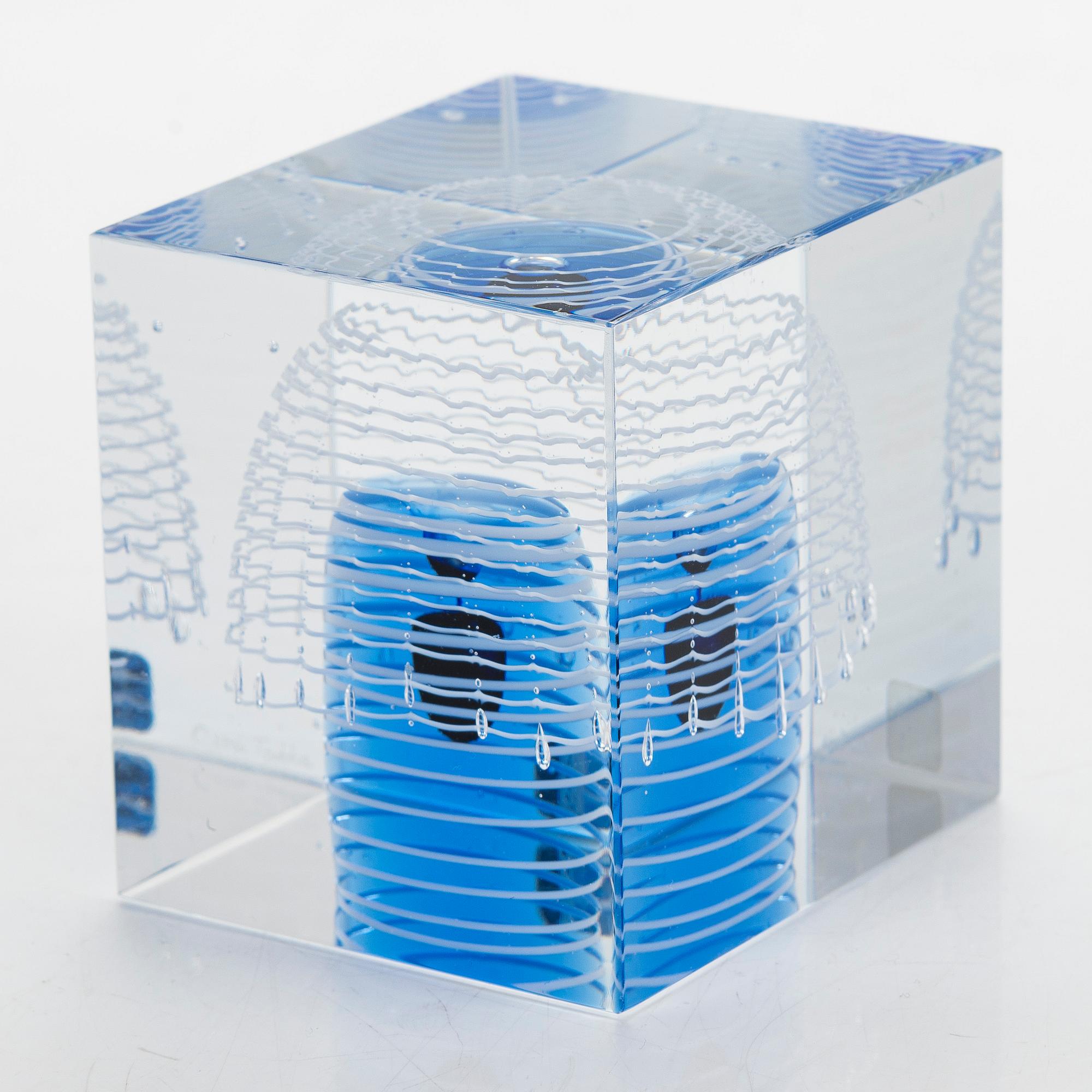 Oiva Toikka, vuosikuutio, signeerattu Oiva Toikka, Nuutajärvi 1993, numeroitu 452/2000.