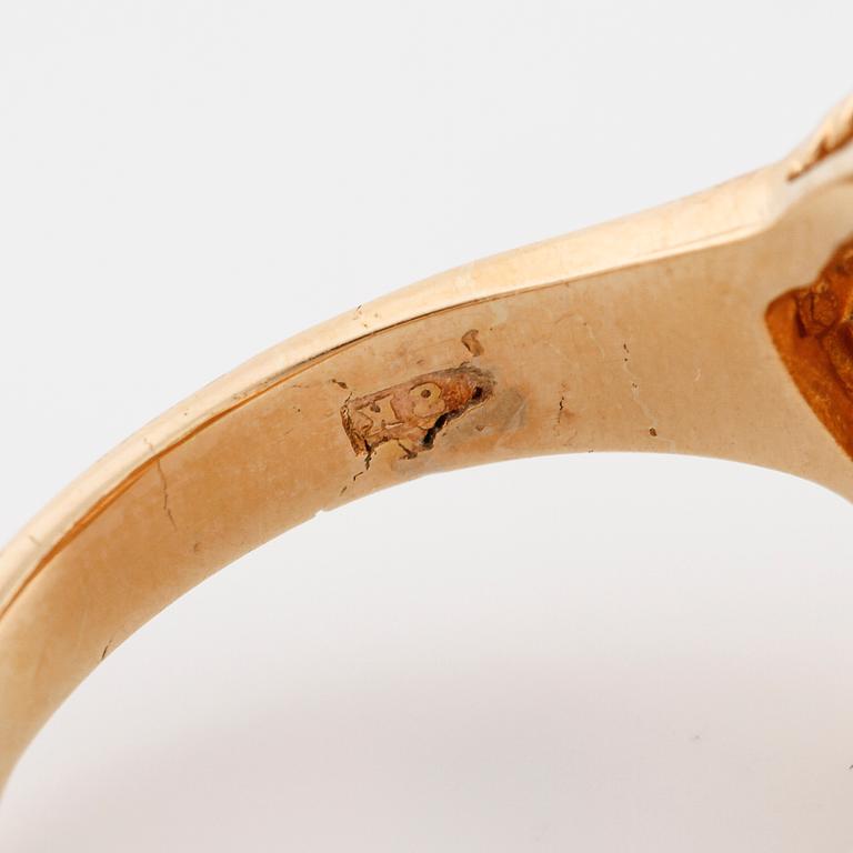 A single cut diamond ring.