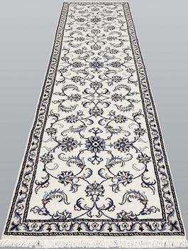 A Nain runner, approx. 290 x 78 cm.