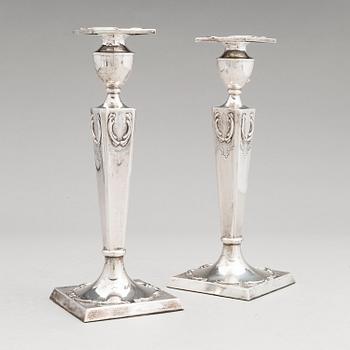 A pair of silver candlesticks, Finnish import mark of Jalokide oy, Helsinki 1968.