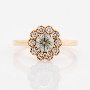 Ring, med färgbehandlad ljusgrön briljantslipad diamant och diamanter.
