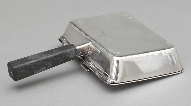 SKRIN, sterlingsilver, Åke Strömdahl för Hugo Strömdahl, Stockholm, 1955. Vikt ca 300g.