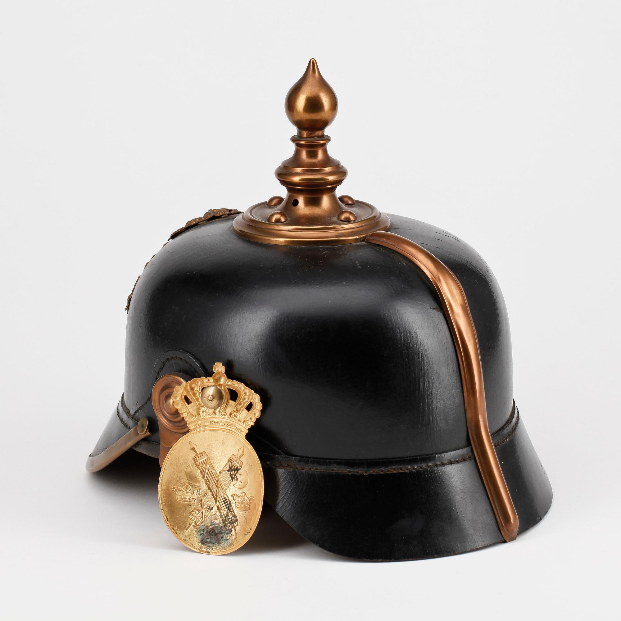 KASK FÖR POLIS SAMT EMBLEM, 1900-talets första hälft.
