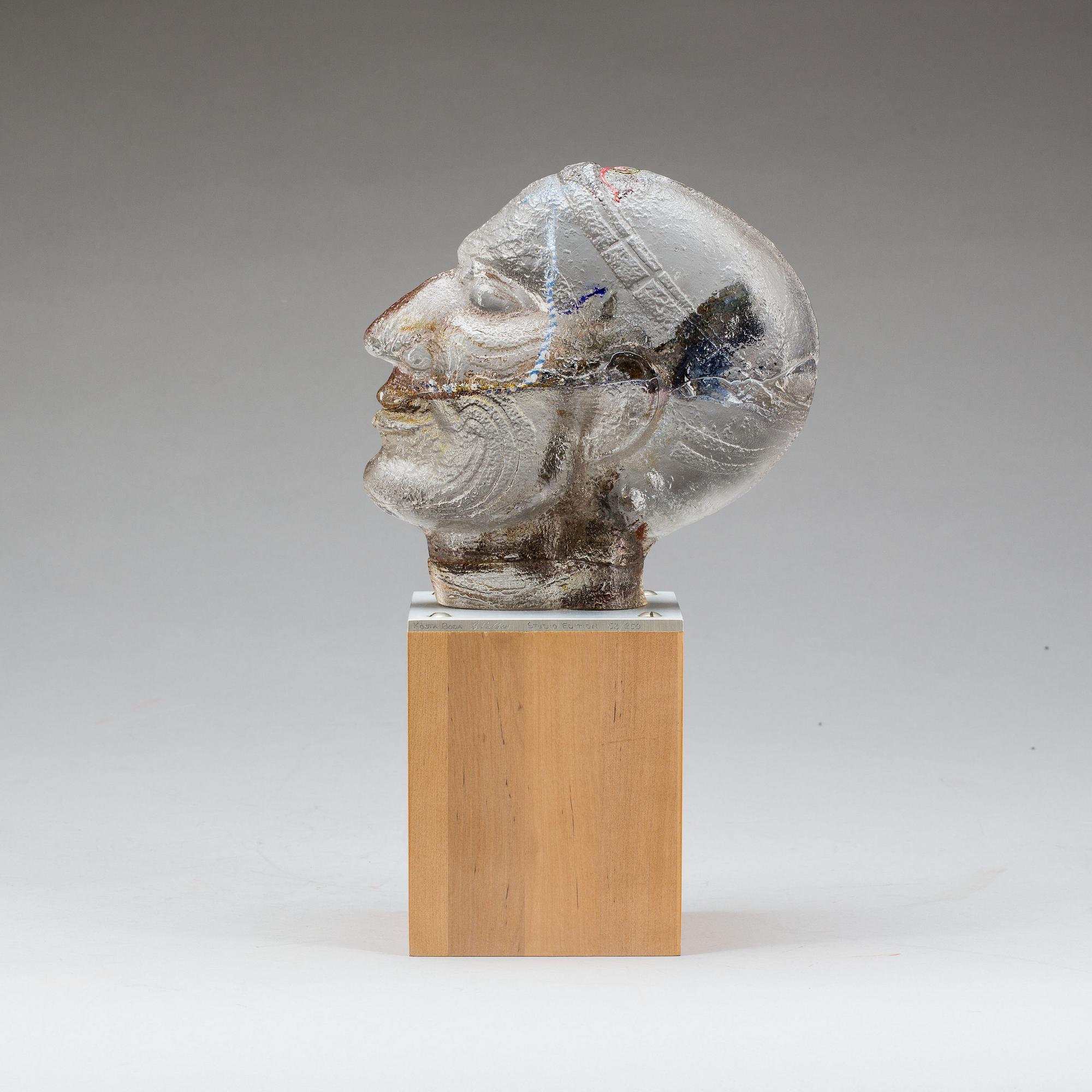 SKULPTUR, glas. Bertil Vallien. "Indianhuvudet". Signerad och numrerad 53/250.