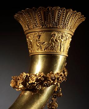 A RARE AND LARGE RHYTON VASE. French Empire, early 19th century.