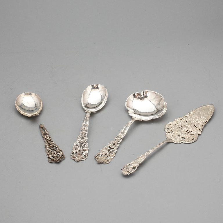 PARTI SILVER, 16 delar, bland annat Gewe Silvervarufabriken, Malmö, 1900-talets första hälft. Vikt ca 320 gram.