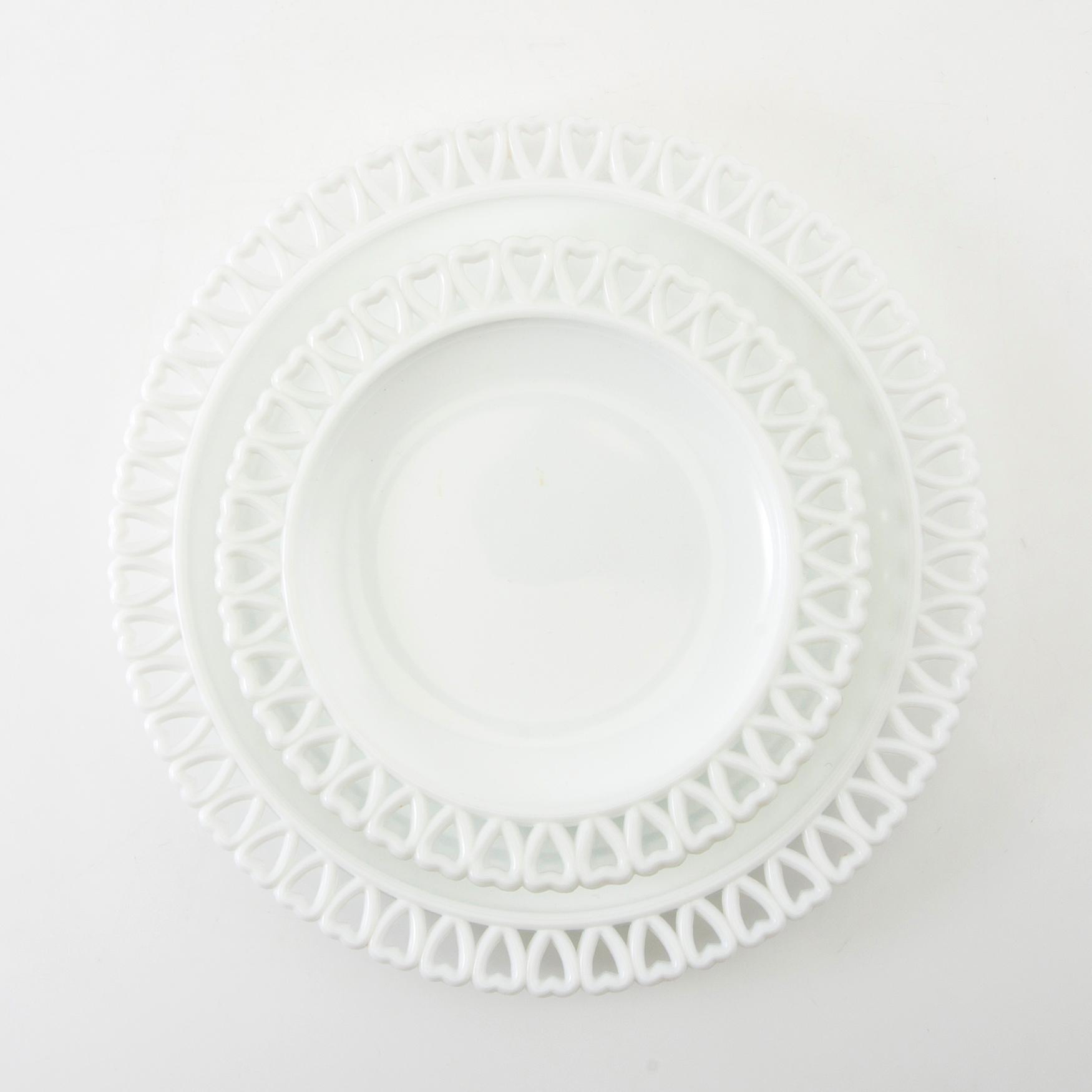 Gunnar Ander, service about 20 dlr Lindshammar glassworks opal glass mid-20th century.